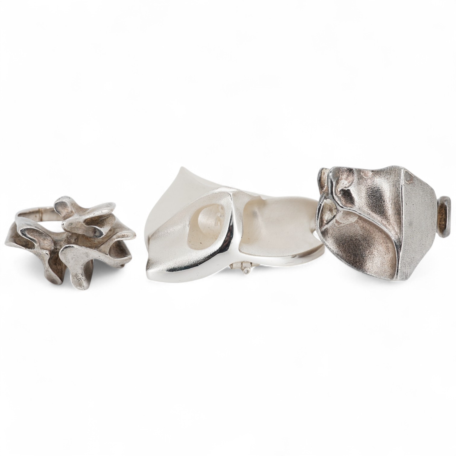 Two contemporary Finnish Lapponia 925 rings, sizes O and U, together with a similar Finnish Lapponia 925 brooch.